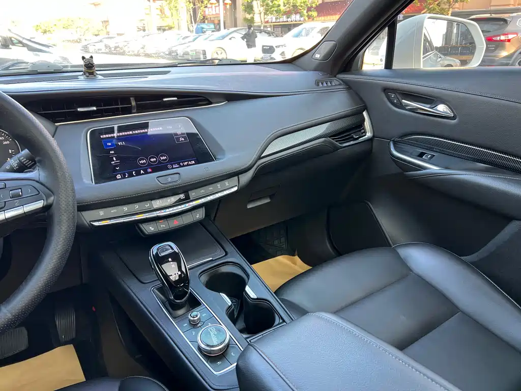 Cadillac XT4 2020 — фото 16