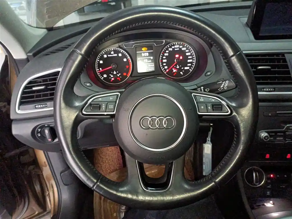 Audi Q3 2016 — фото 11