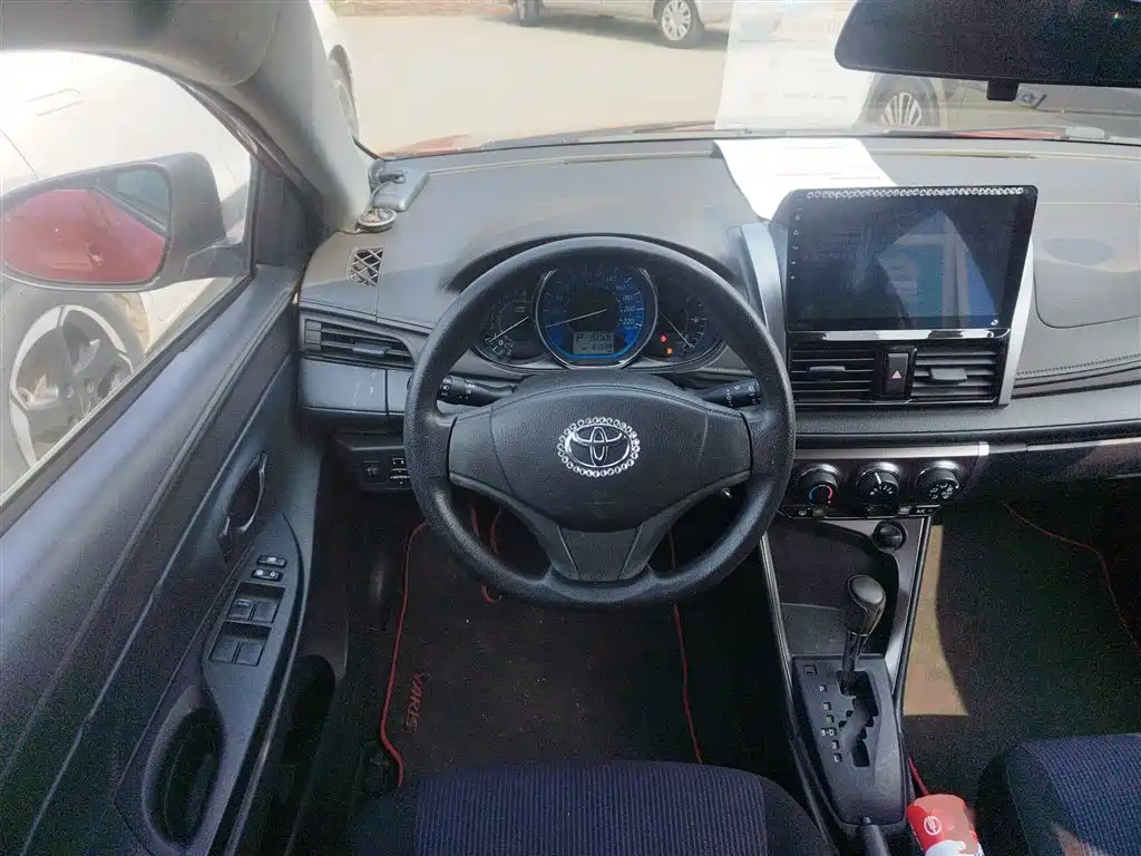 Toyota Yaris L 2016 — фото 11