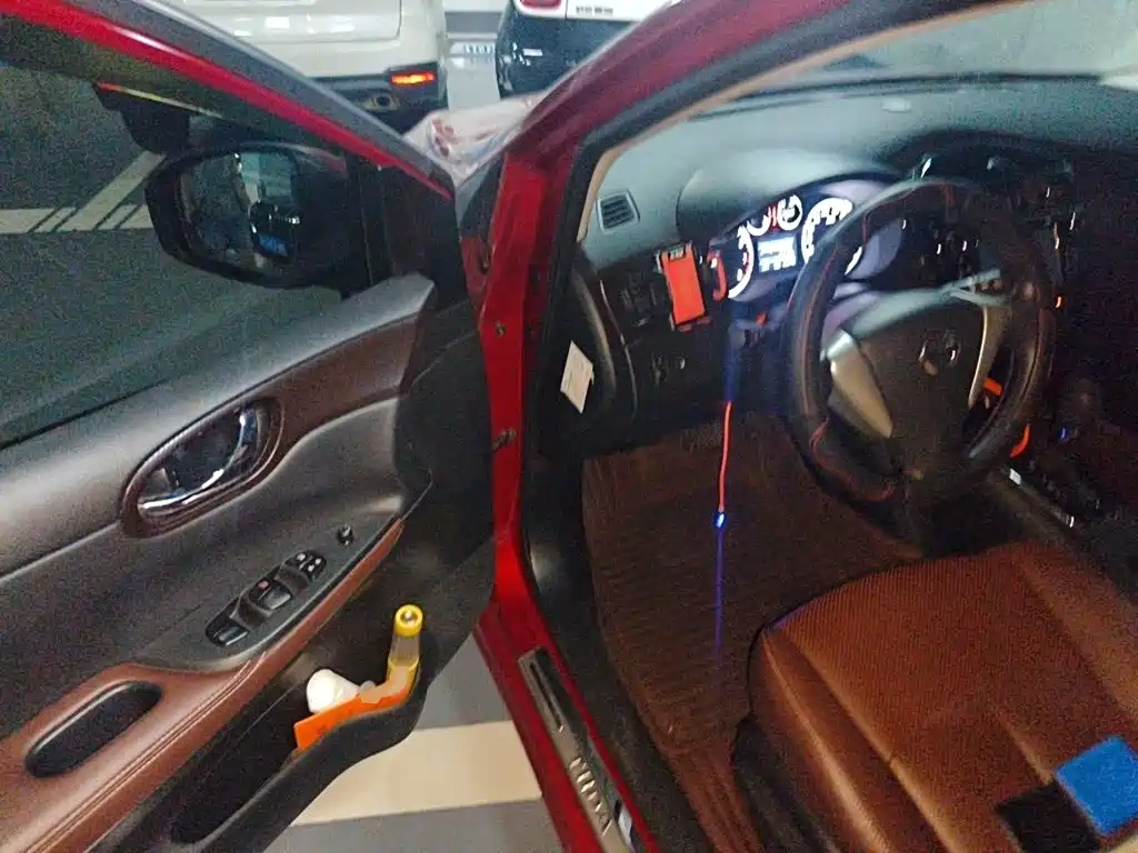 Nissan Tiida 2015 — фото 14