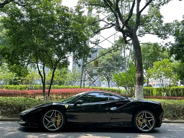 Ferrari F8 2022