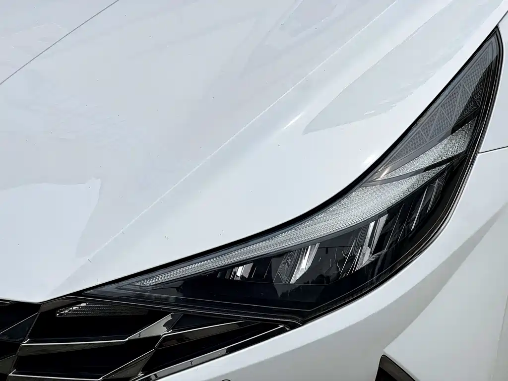 Hyundai Elantra 2022