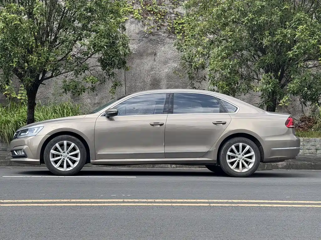 Volkswagen Passat 2017 — фото 8