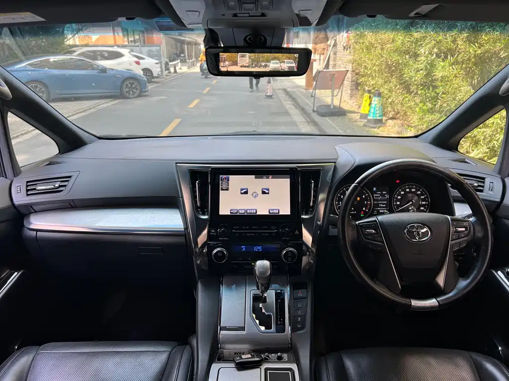 Toyota Alphard 2025 — фото 17