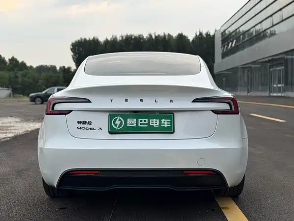 Tesla Model 3 2024