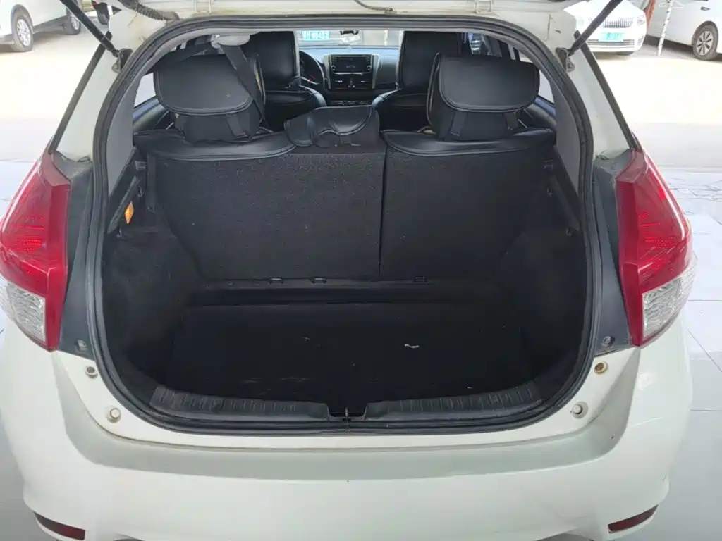 Toyota Yaris L 2015 — фото 19