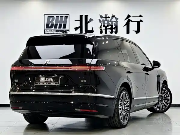 NIO ES8 2025