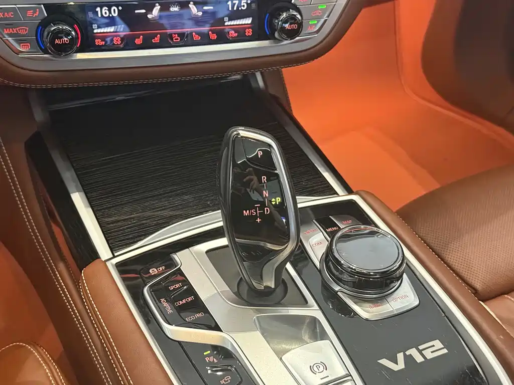 BMW 7 Series 2017 — фото 9