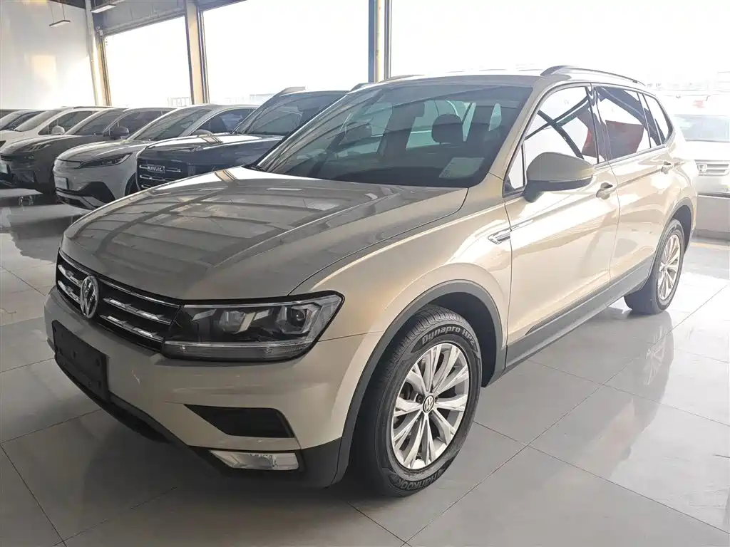 Volkswagen Tiguan L 2018 — фото 1