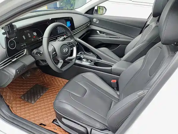 Hyundai Elantra 2023