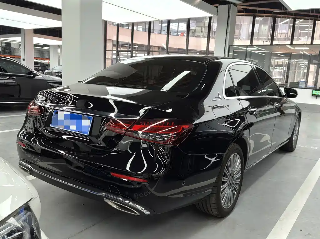 Mercedes-Benz E-Class 2023 — фото 16