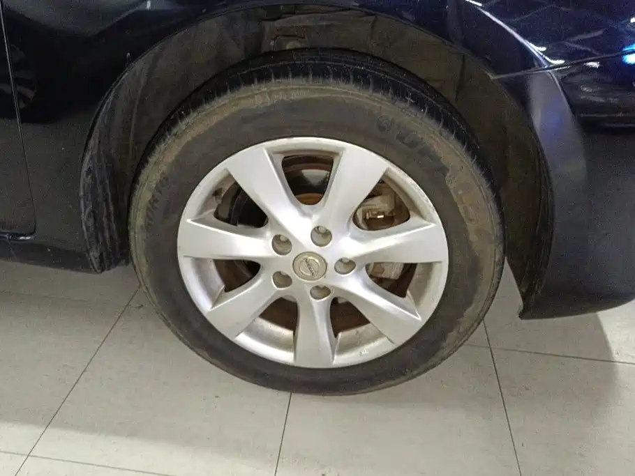 Nissan Tiida 2013