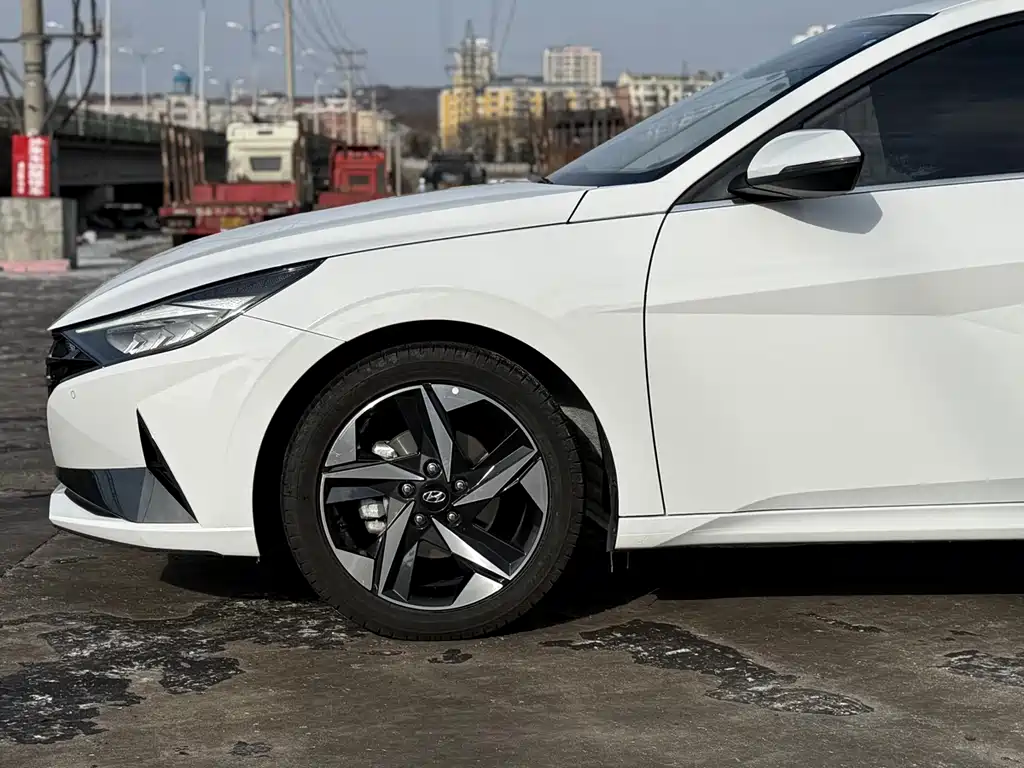 Hyundai Elantra 2022 — фото 19