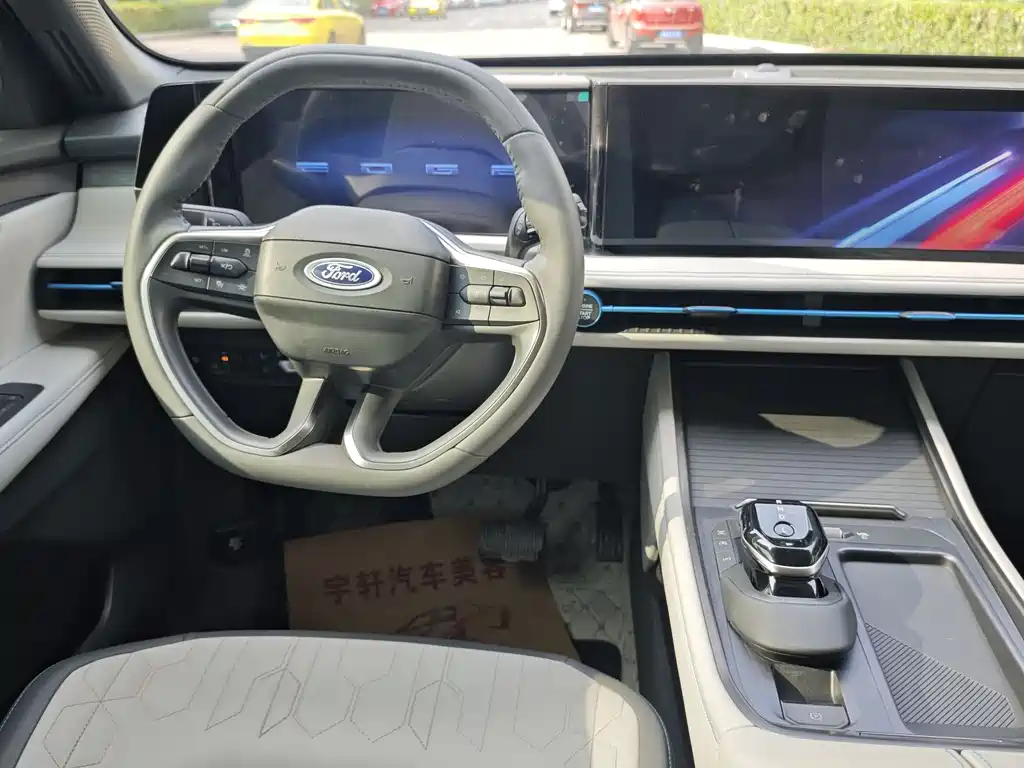 Ford Edge 2023 — фото 17