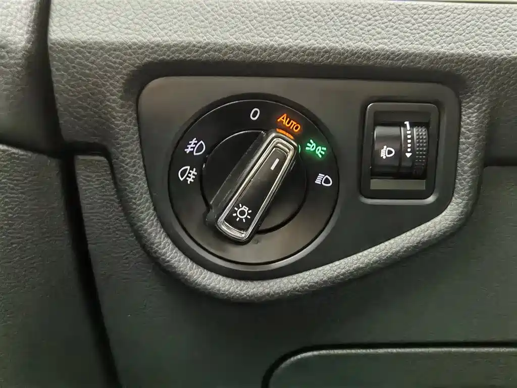 Volkswagen Touran 2019 — фото 21