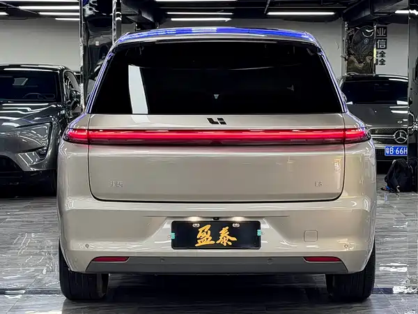 Li Auto L8 2022