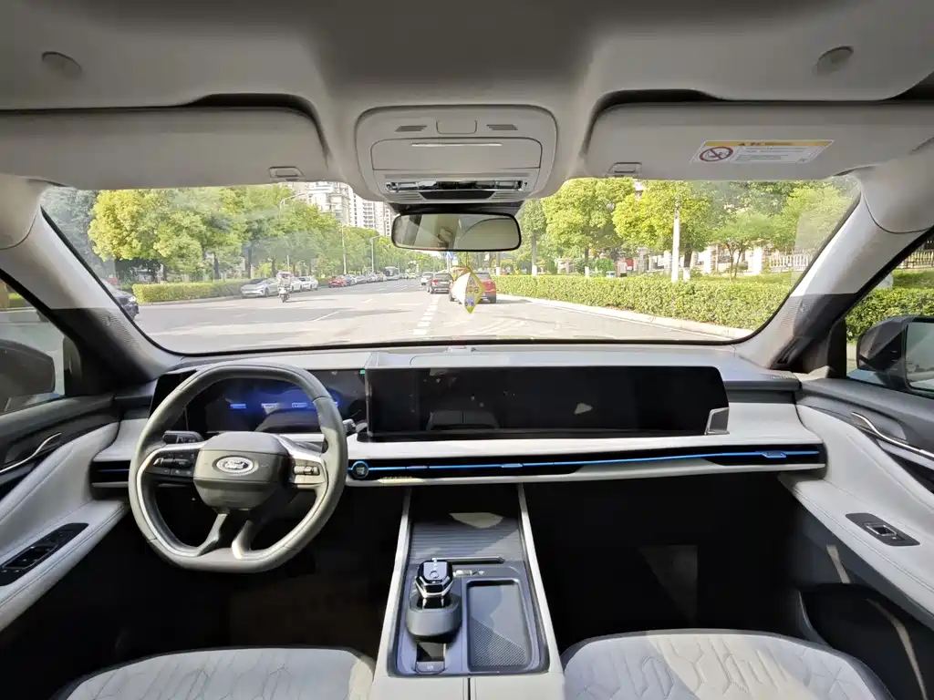Ford Edge 2023 — фото 16