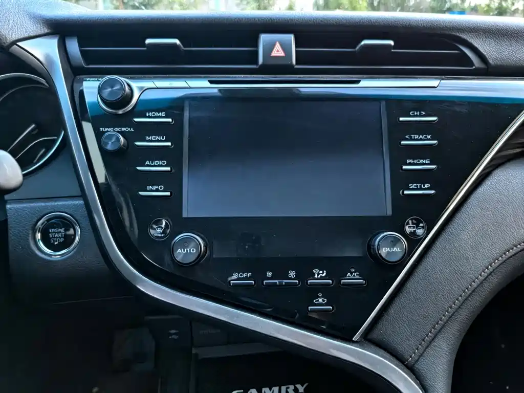 Toyota Camry 2019 — фото 15