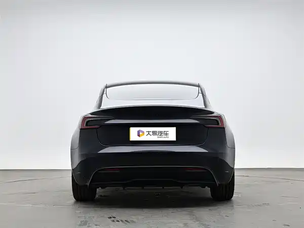 Tesla Model 3 2024