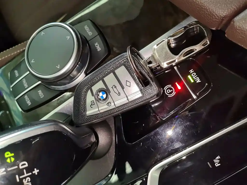 BMW 5 Series 2021 — фото 9