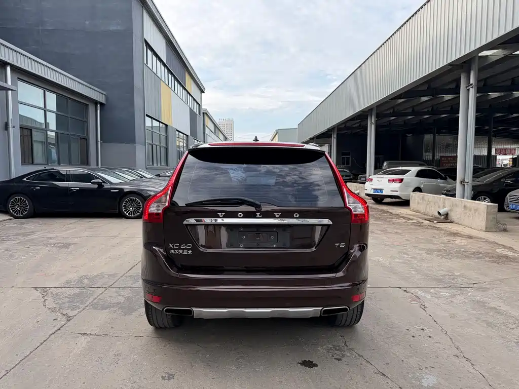 Volvo XC60 2017 — фото 16