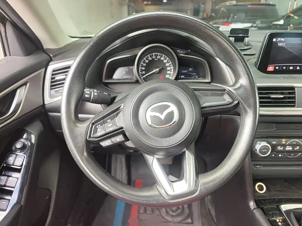 Mazda 3 Axela 2018 — фото 11