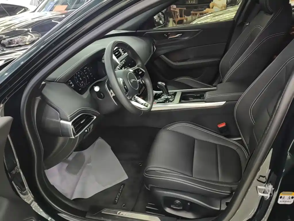 Jaguar XEL 2023 — фото 15