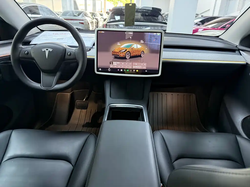 Tesla Model Y 2025 — фото 4