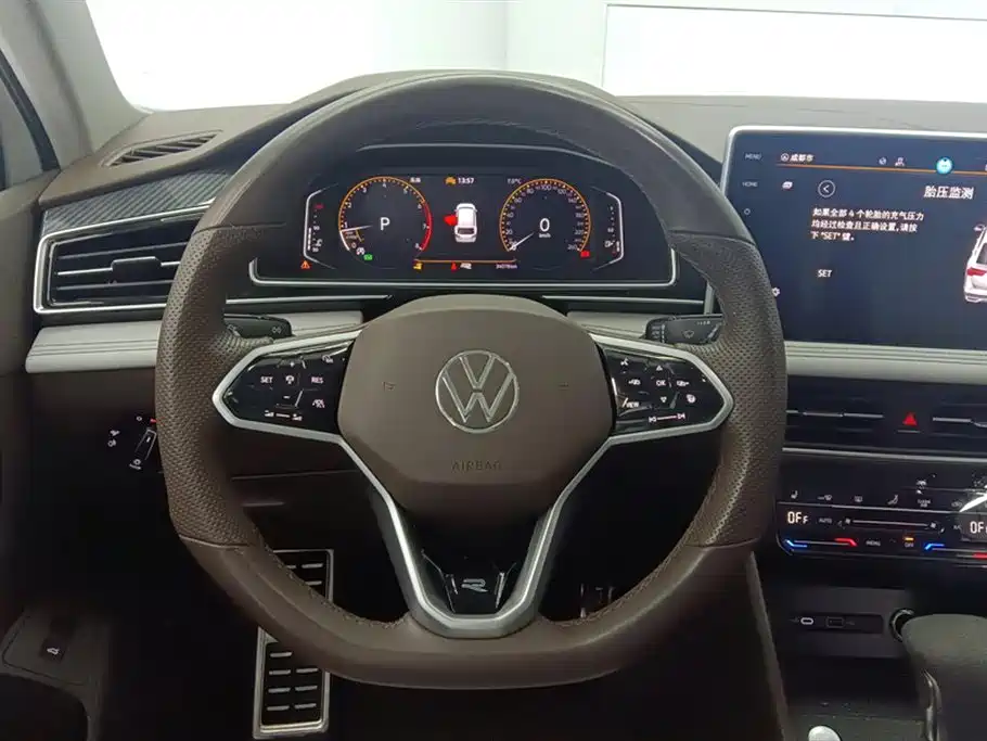 Volkswagen Tiguan L 2023 — фото 15