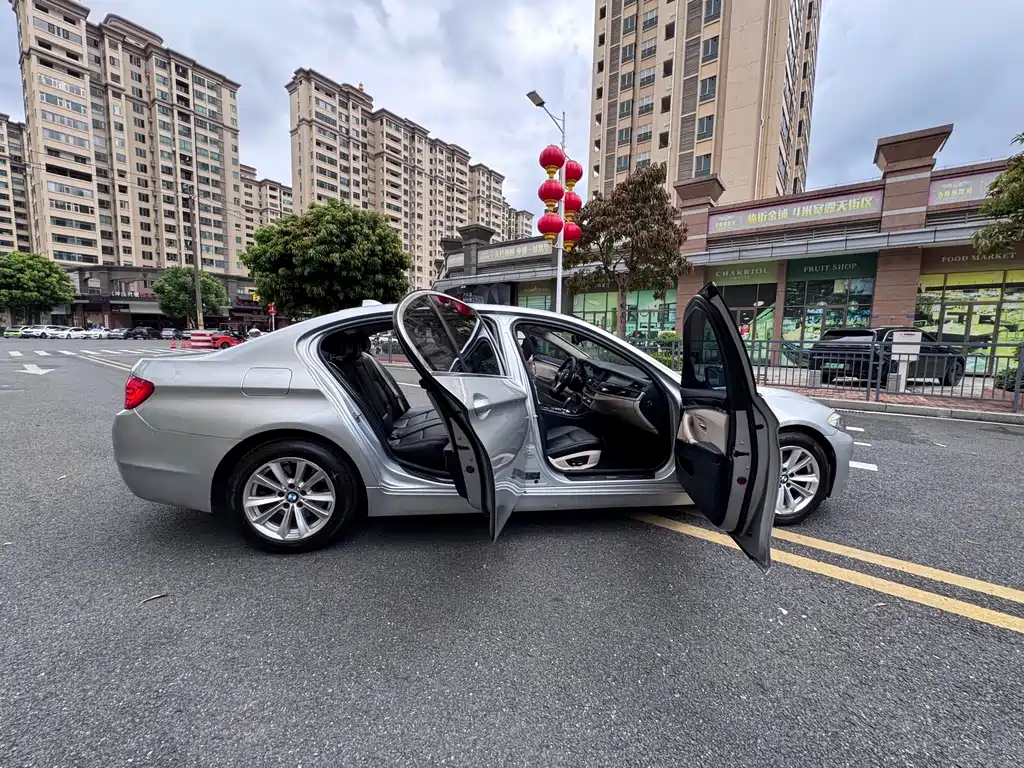 BMW 5 Series 2012 — фото 20