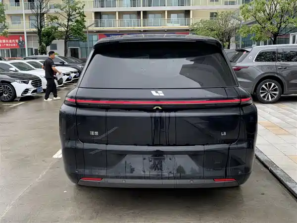 Li Auto L8 2025
