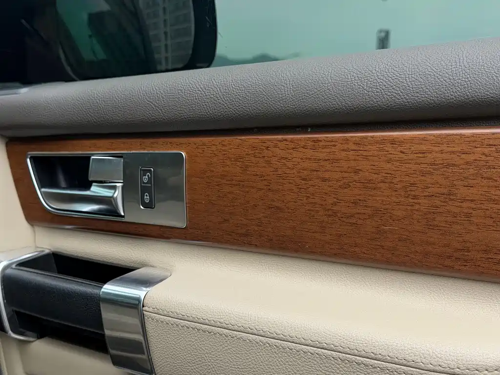 Land Rover Discovery 2016 — фото 19