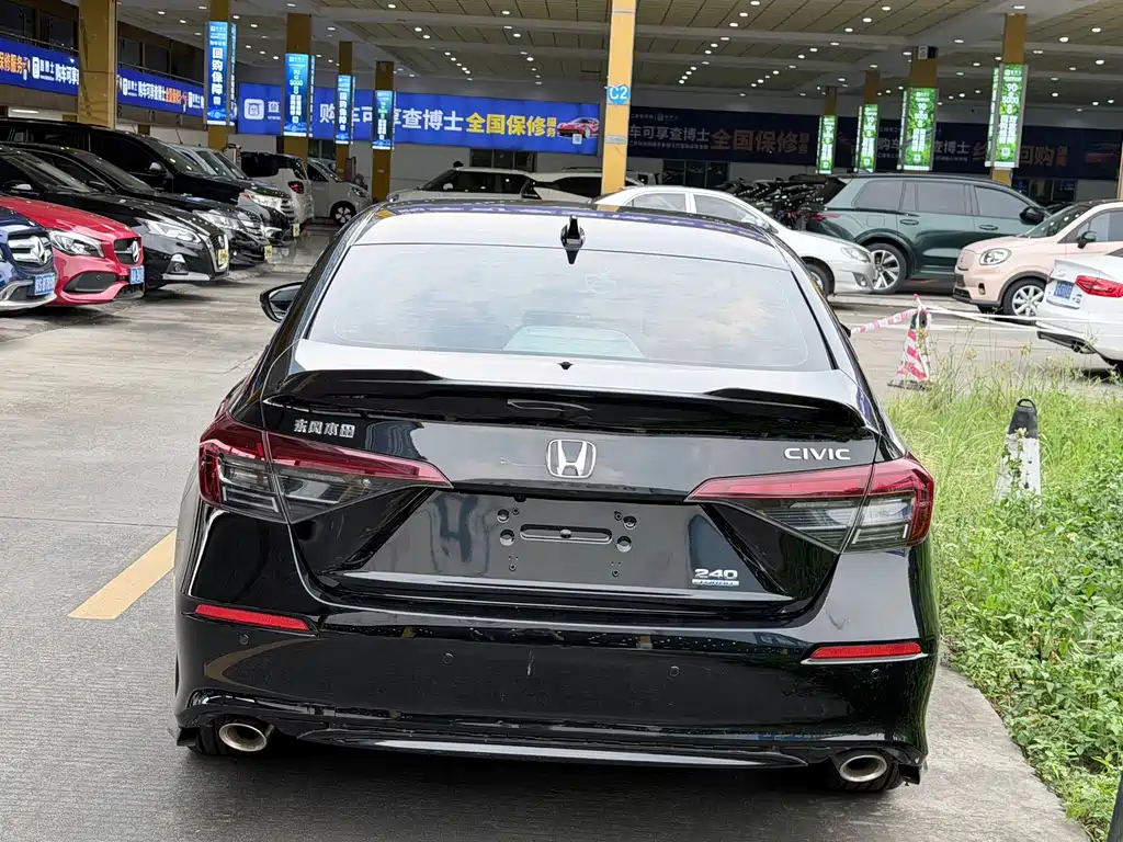 Honda Civic 2025 — фото 12