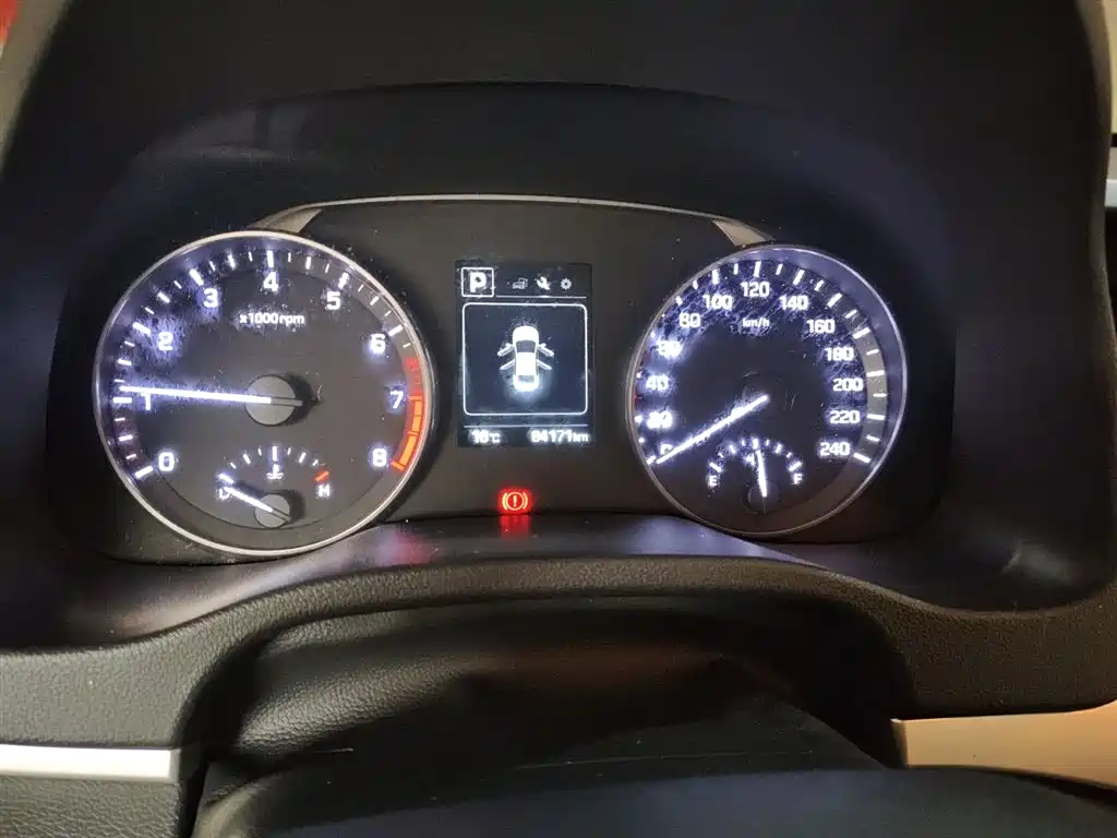 Hyundai Elantra 2018 — фото 12