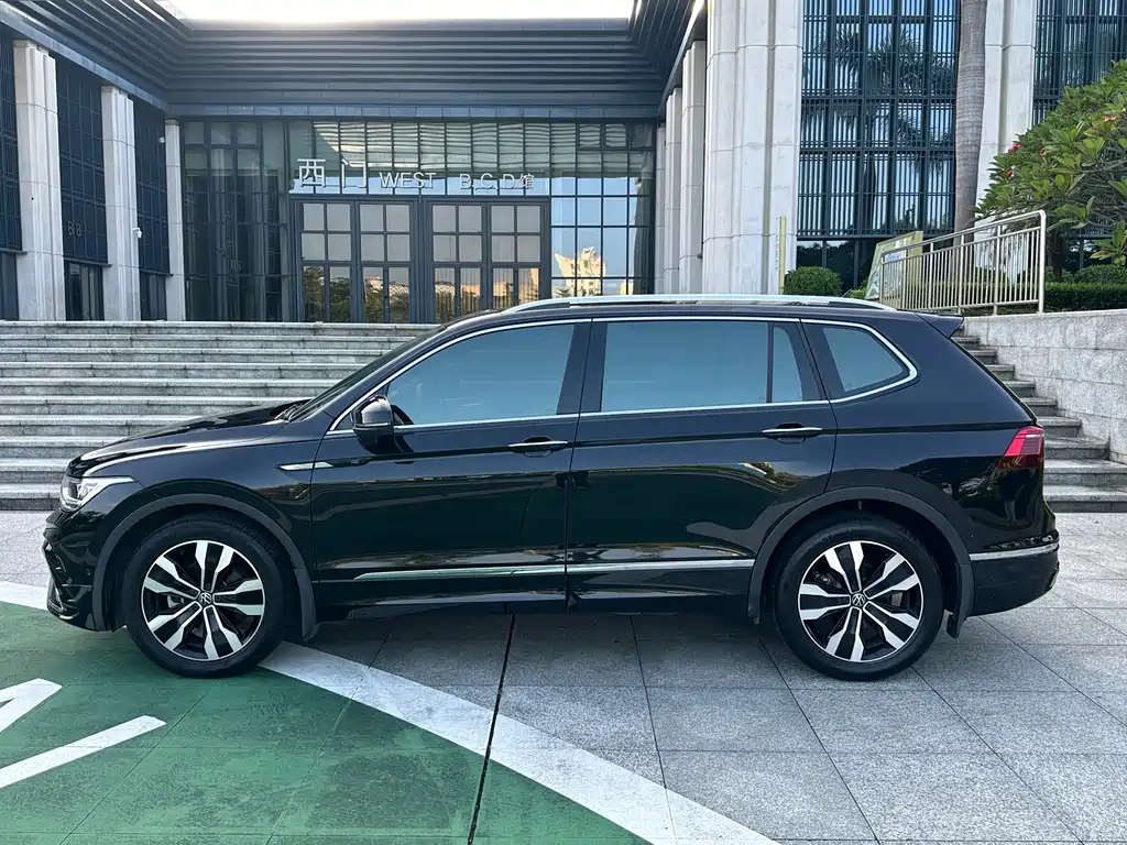 Volkswagen Tiguan L 2024 — фото 33