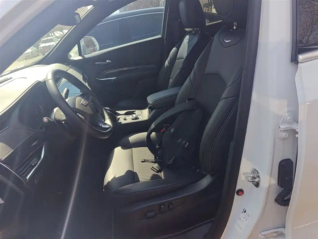 Cadillac XT4 2022 — фото 15
