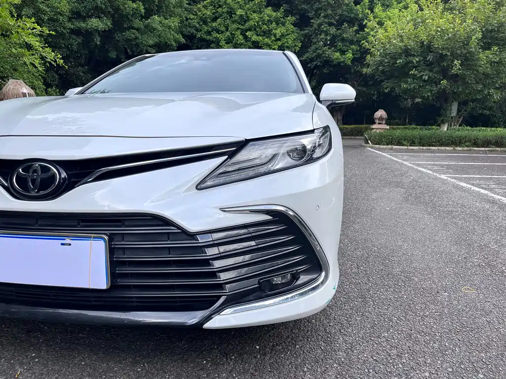 Toyota Camry 2023 — фото 16