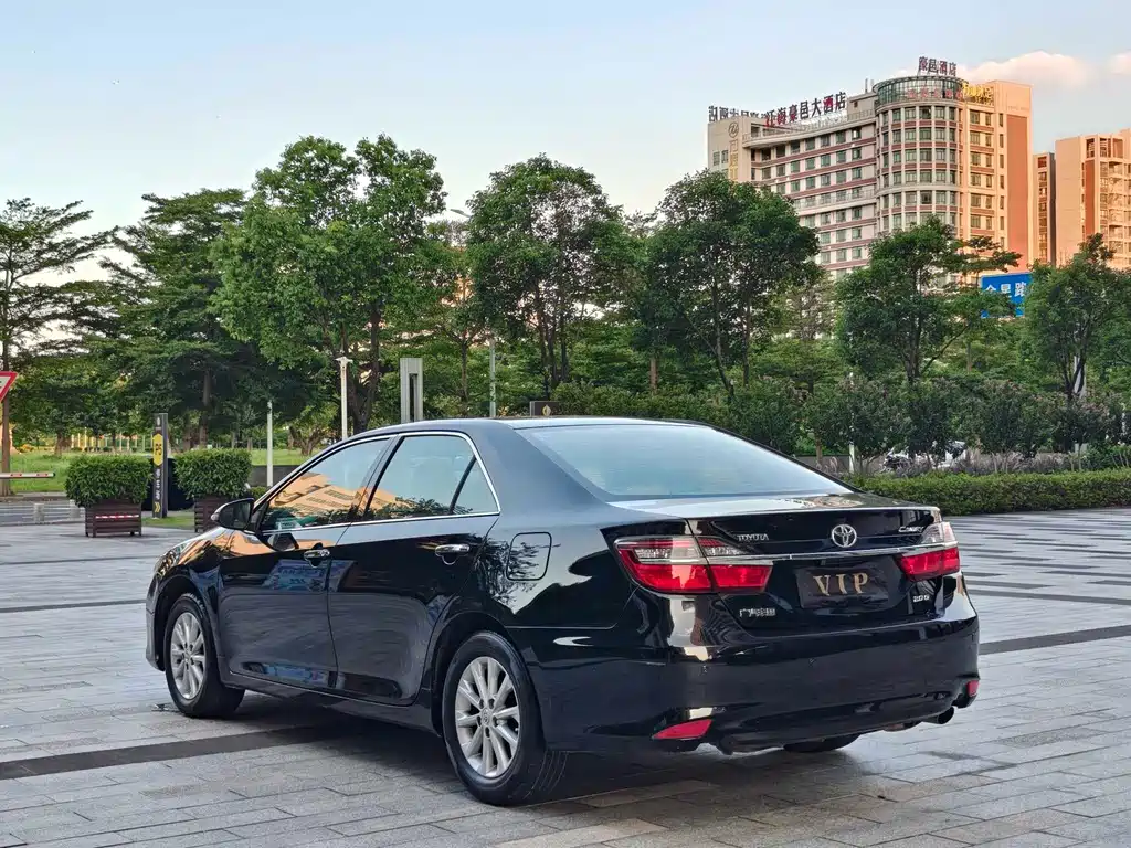 Toyota Camry 2015 — фото 9