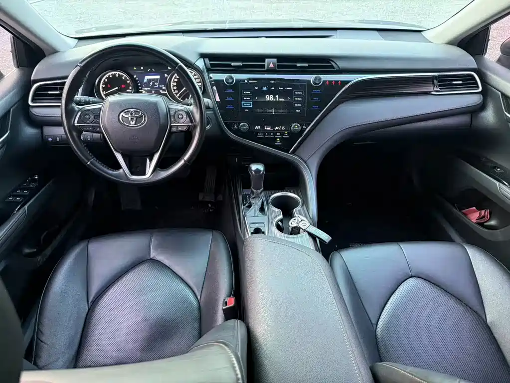 Toyota Camry 2020 — фото 7