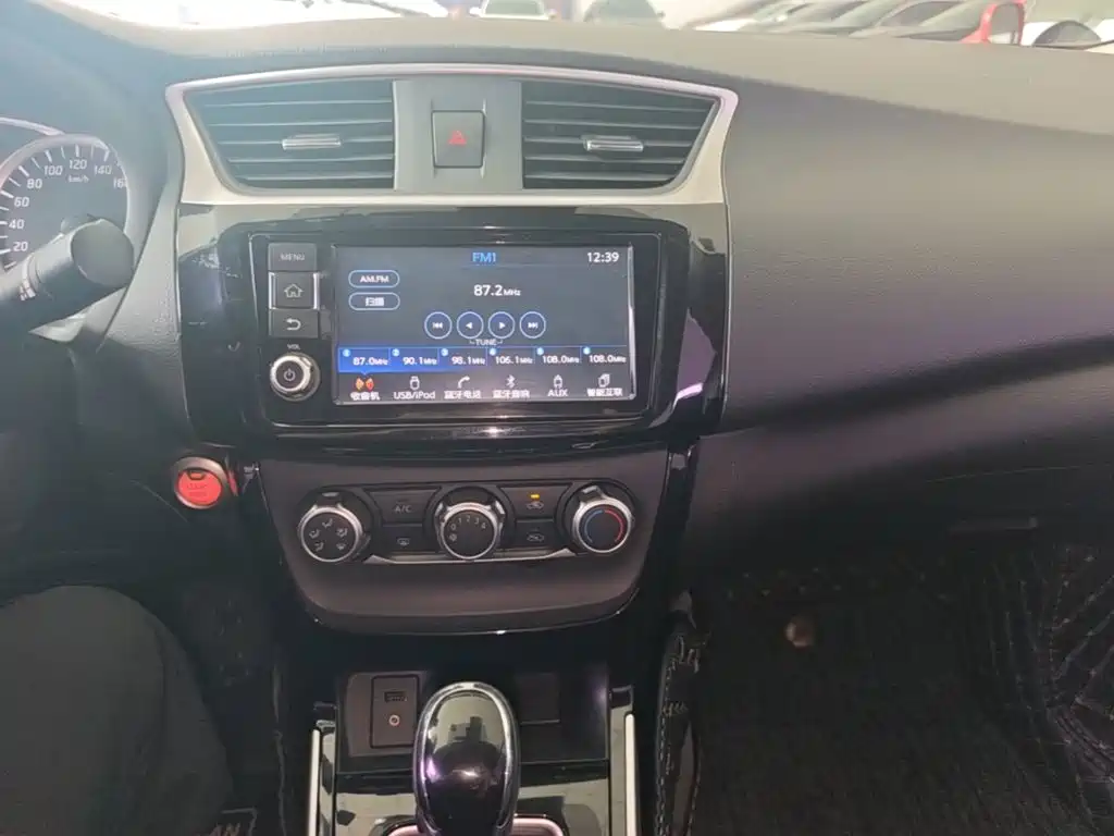 Nissan Sylphy 2018 — фото 13