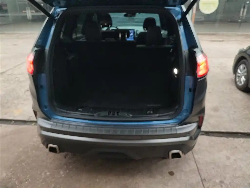 Ford Edge 2019 — фото 15