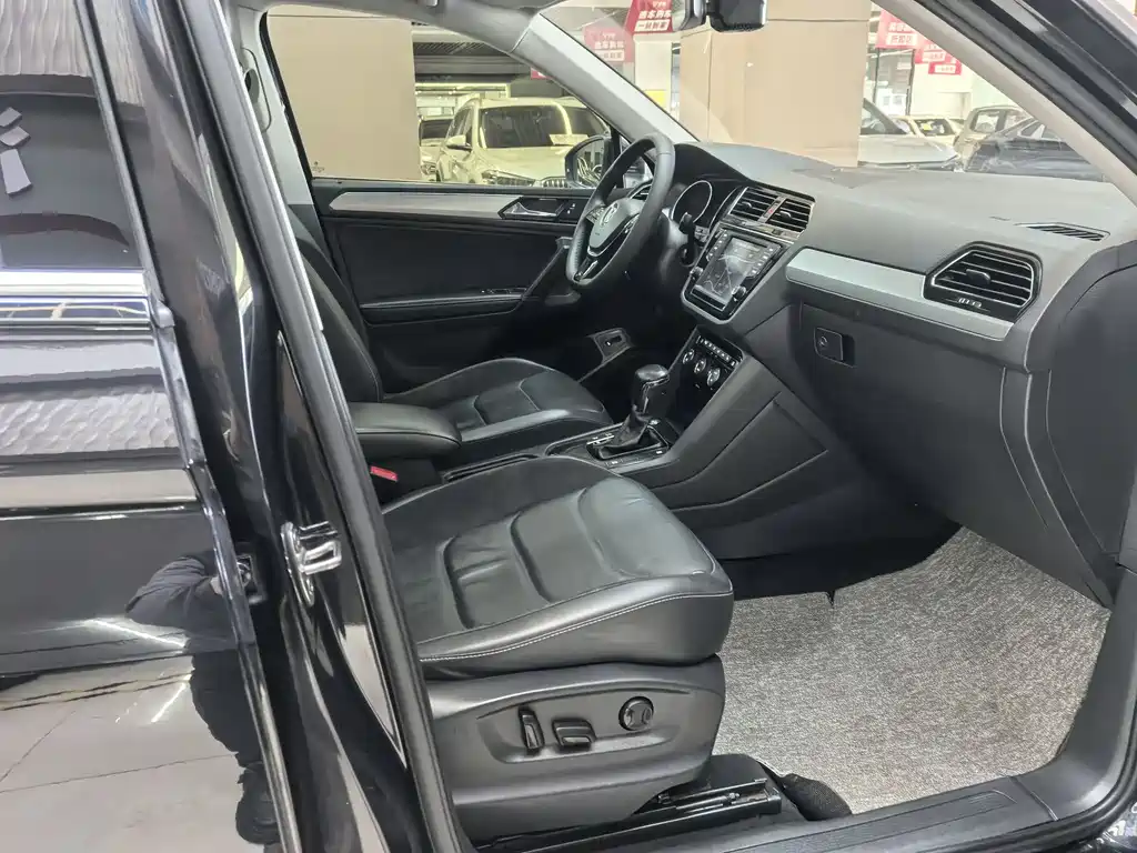 Volkswagen Tiguan L 2018 — фото 11