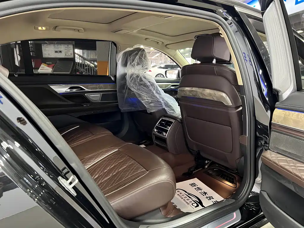 BMW 7 Series 2020 — фото 10