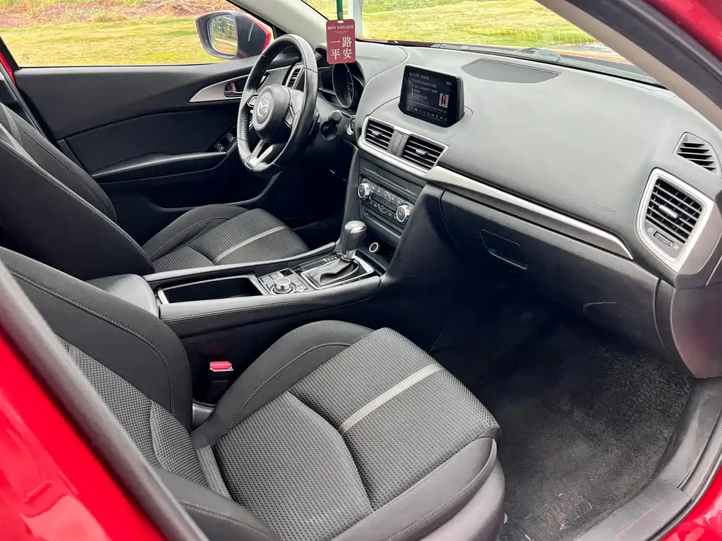 Mazda 3 Axela 2018 — фото 13