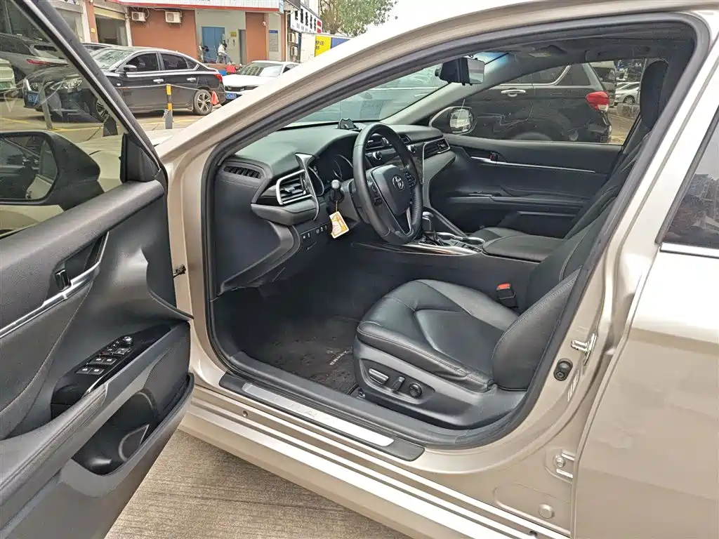 Toyota Camry 2020 — фото 12