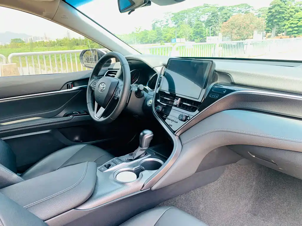 Toyota Camry 2022 — фото 12