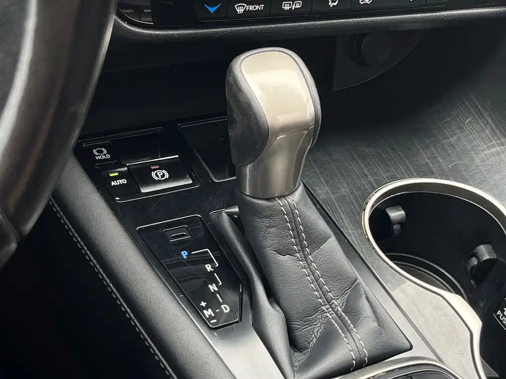 Lexus RX 2017 — фото 16