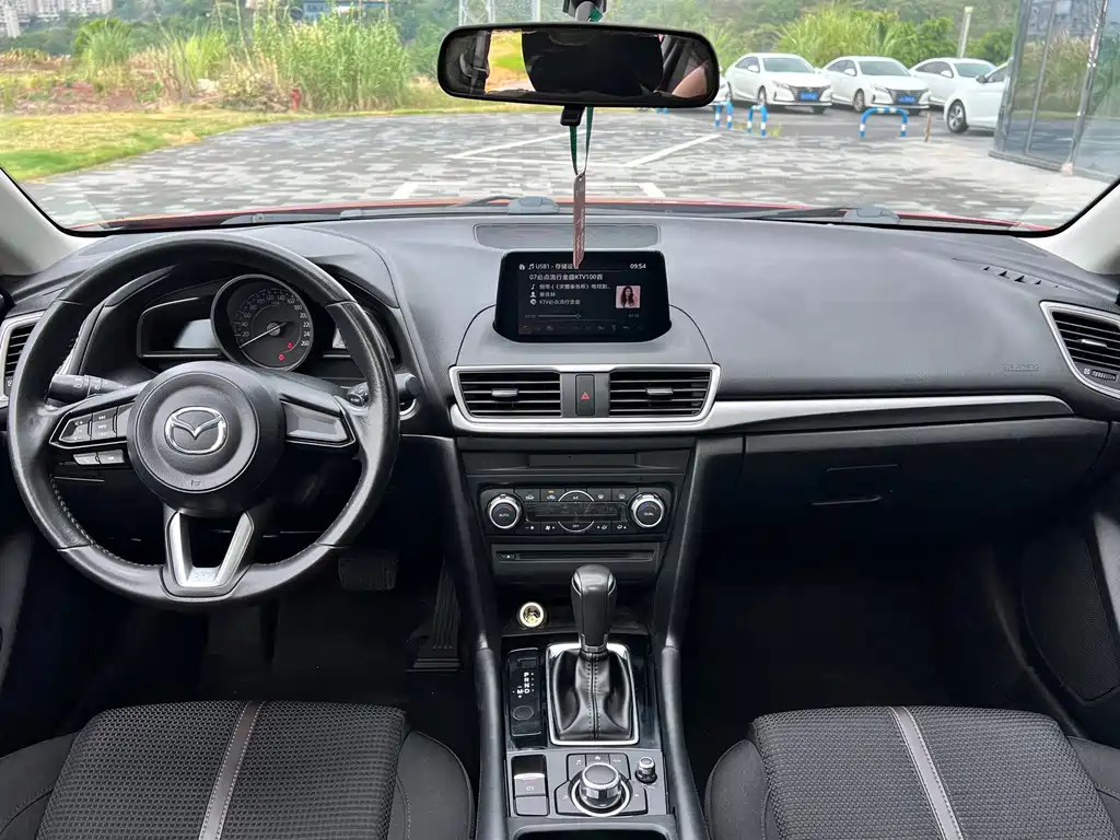 Mazda 3 Axela 2018 — фото 11