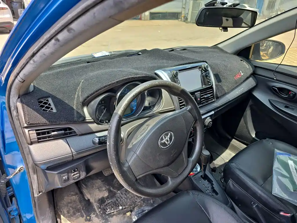 Toyota Yaris L 2014 — фото 13