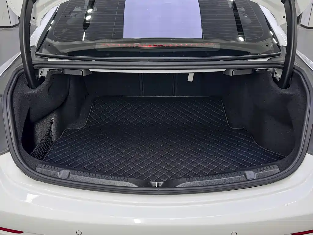 Mercedes-Benz E-Class 2022 — фото 18